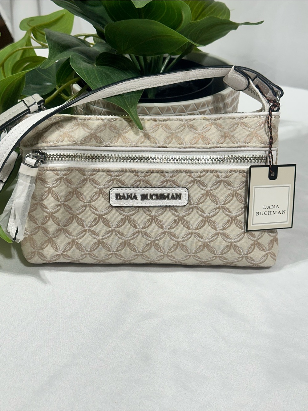 NWT Dana Buchman Beige Jacquard Wristlet Wallet Clutch Organizer